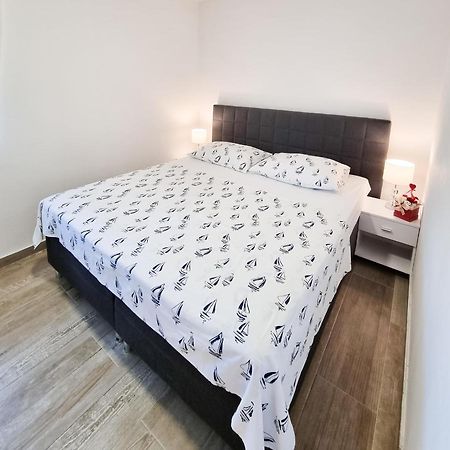 Apartment Ane 2 Tisno Buitenkant foto